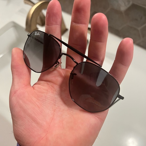 Slick Ray-Ban Marshalls in Immaculate Shape for Sale. - Picture 4 of 6